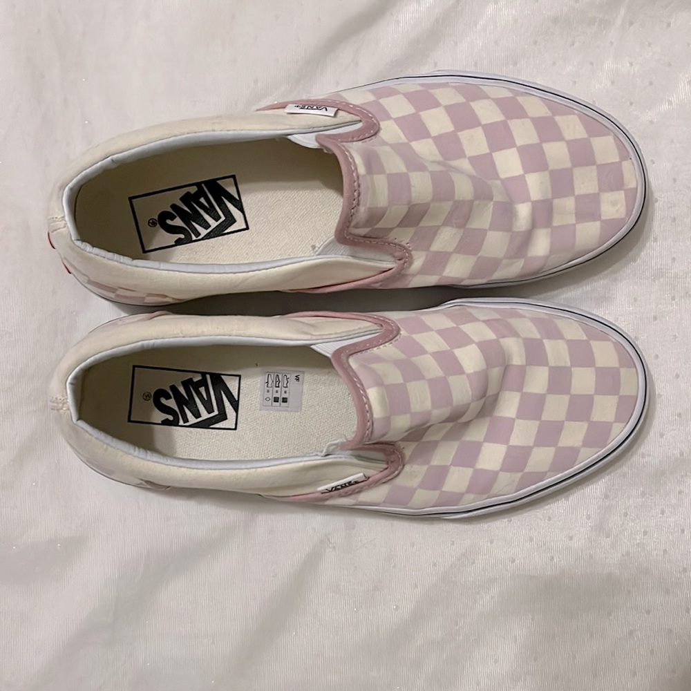 Low Top Pink Checkered Vans Women’s 8.5